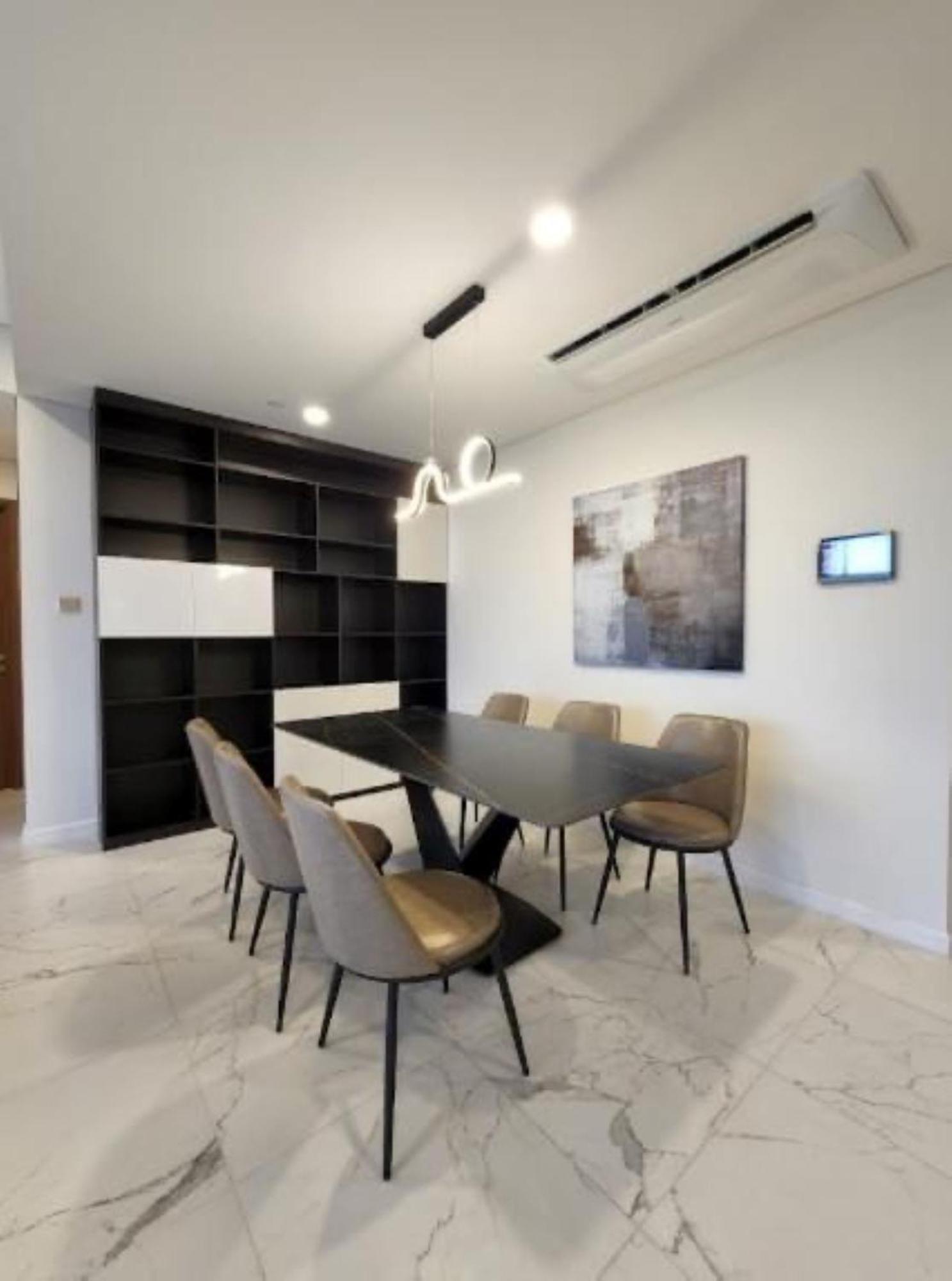 The Crest-central Saigon Riverside -free Pool-gym-sauna Room-yoga Appartement