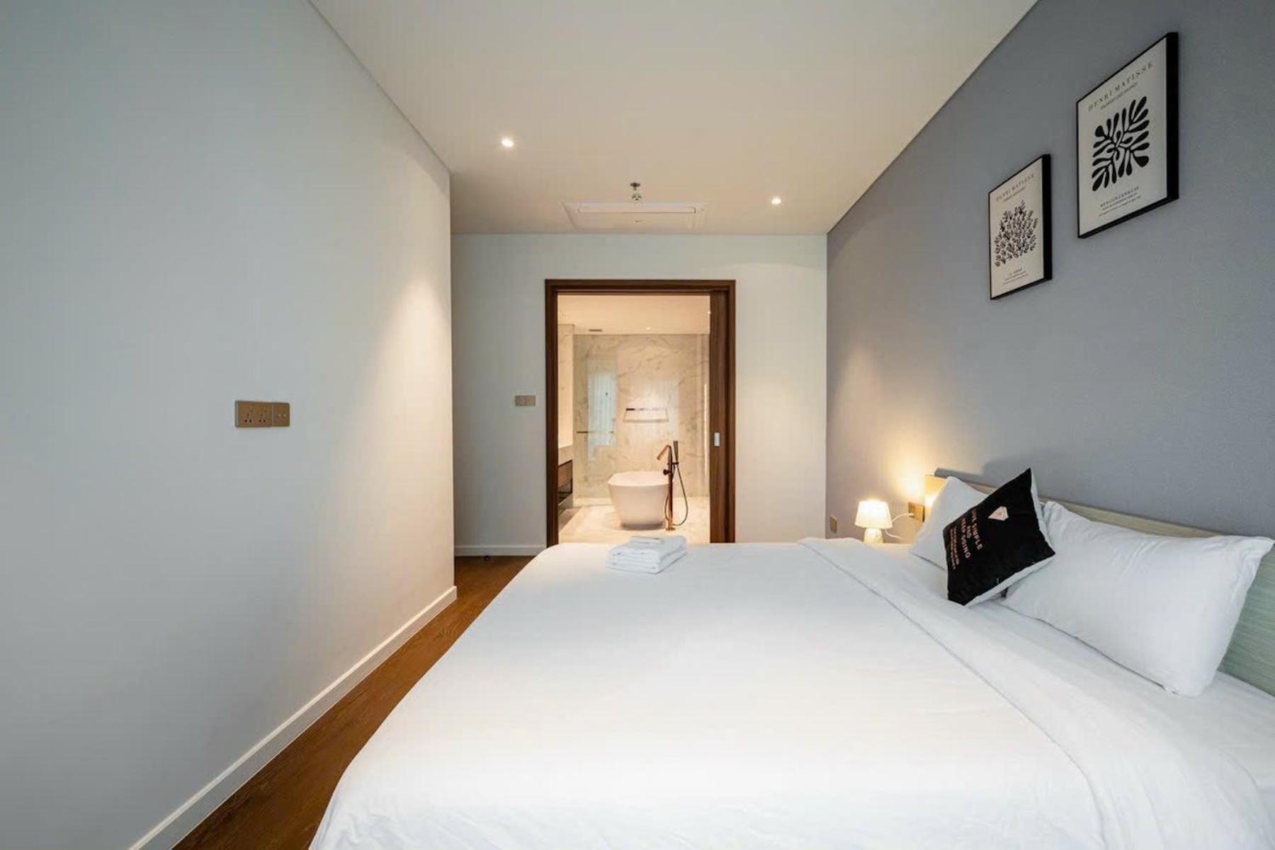 The Crest-central Saigon Riverside -free Pool-gym-sauna Room-yoga Appartement *