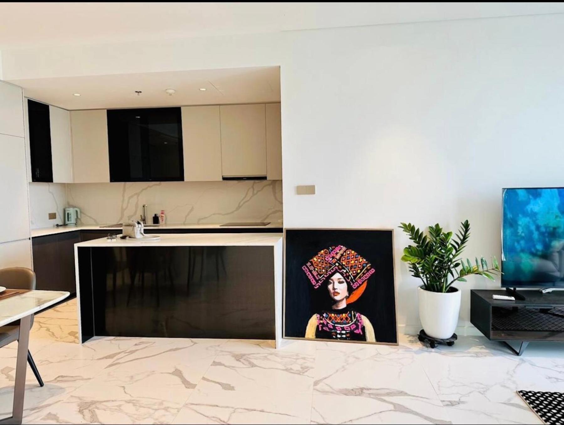 The Crest-central Saigon Riverside -free Pool-gym-sauna Room-yoga Appartement *