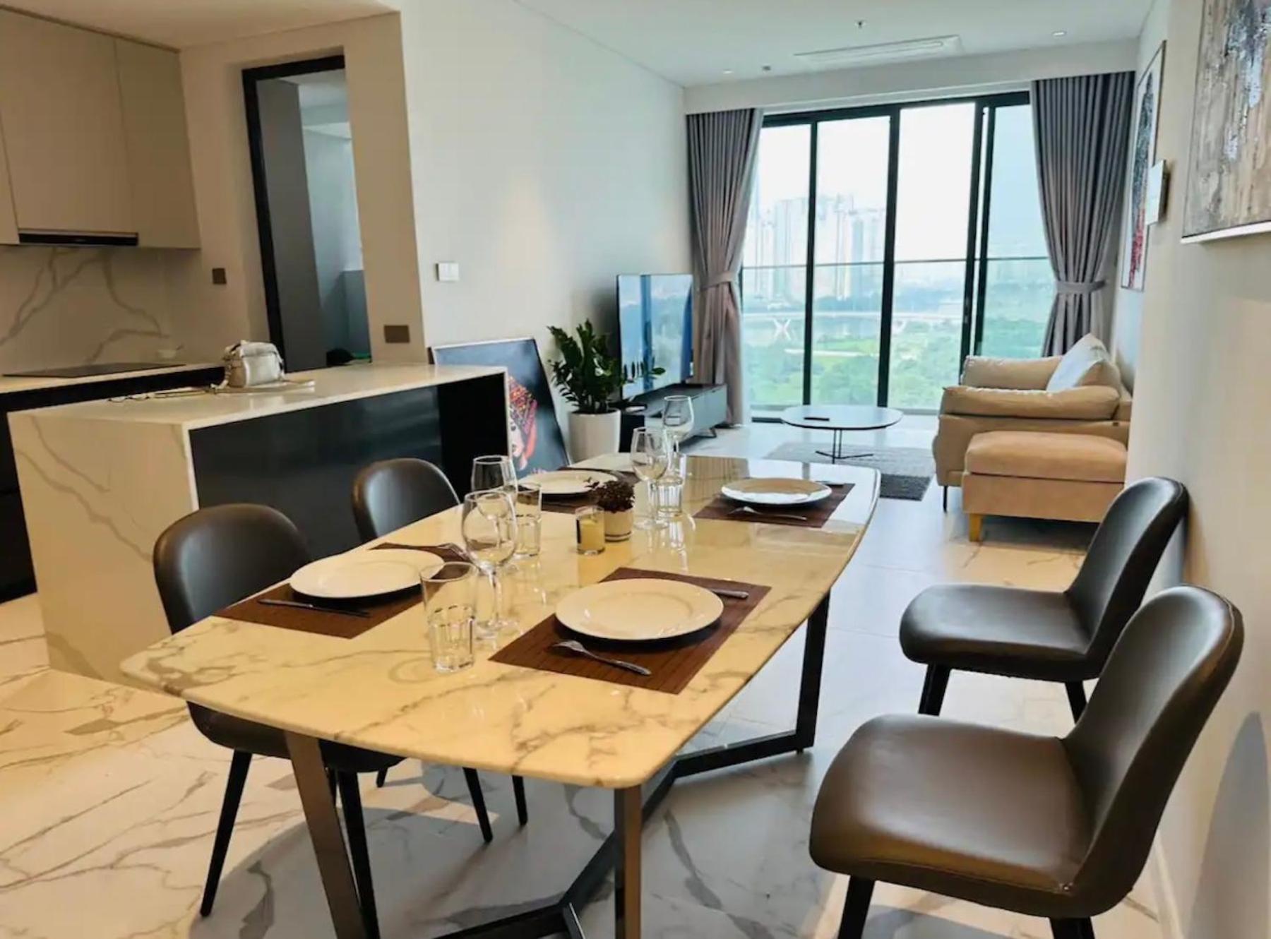 The Crest-central Saigon Riverside -free Pool-gym-sauna Room-yoga Appartement