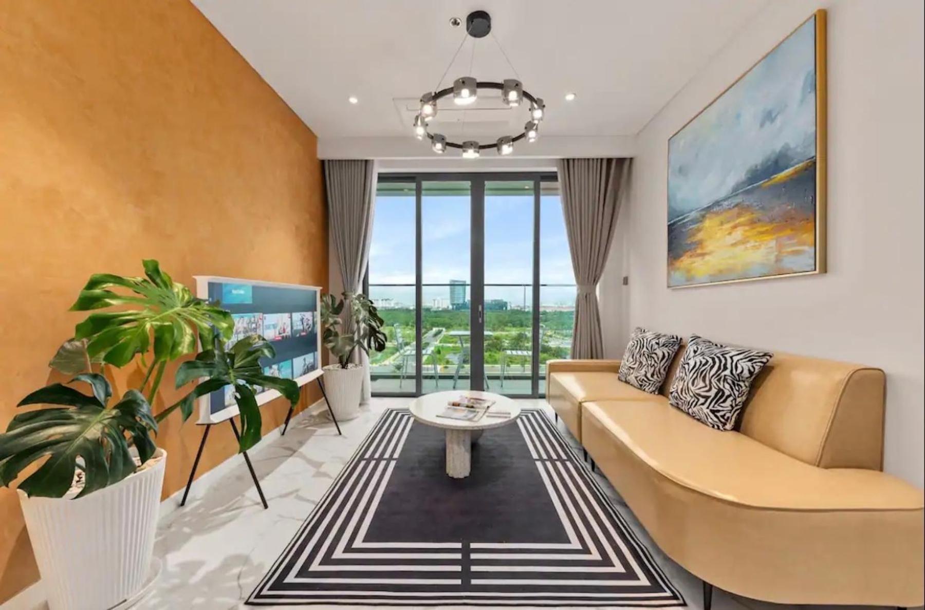 The Crest-central Saigon Riverside -free Pool-gym-sauna Room-yoga Appartement *