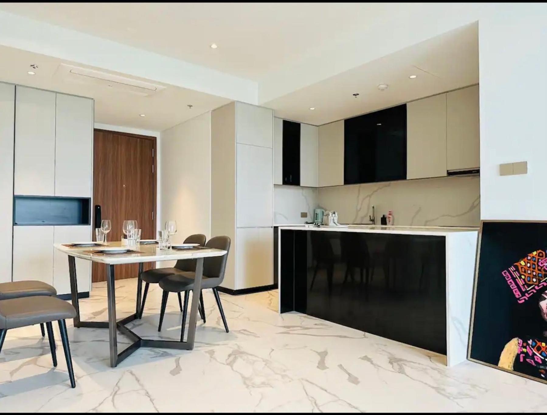 Appartement The Crest-central Saigon Riverside -free Pool-gym-sauna Room-yoga *