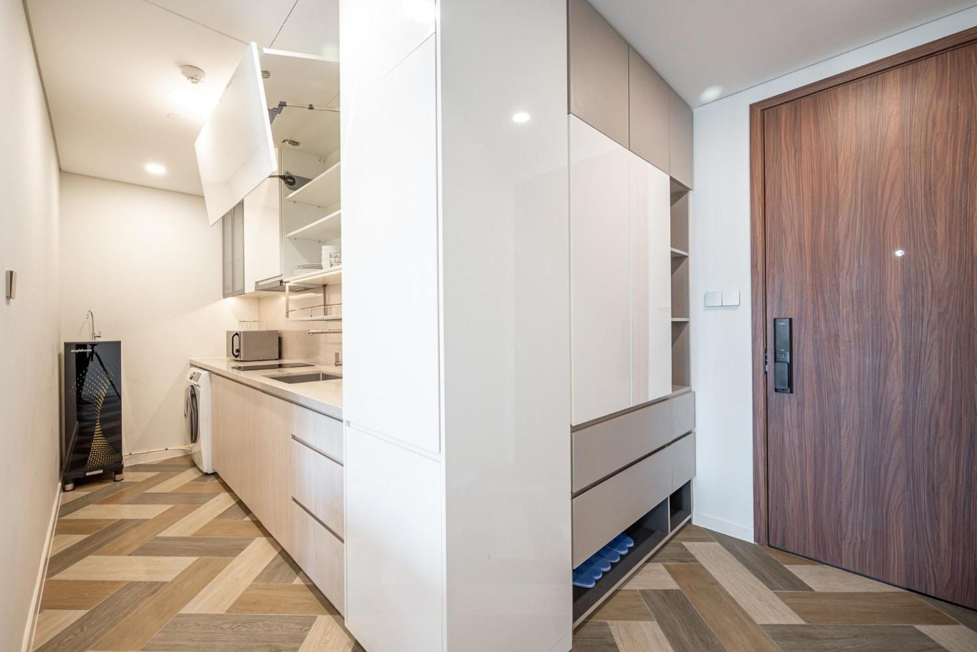 The Crest-central Saigon Riverside -free Pool-gym-sauna Room-yoga Appartement