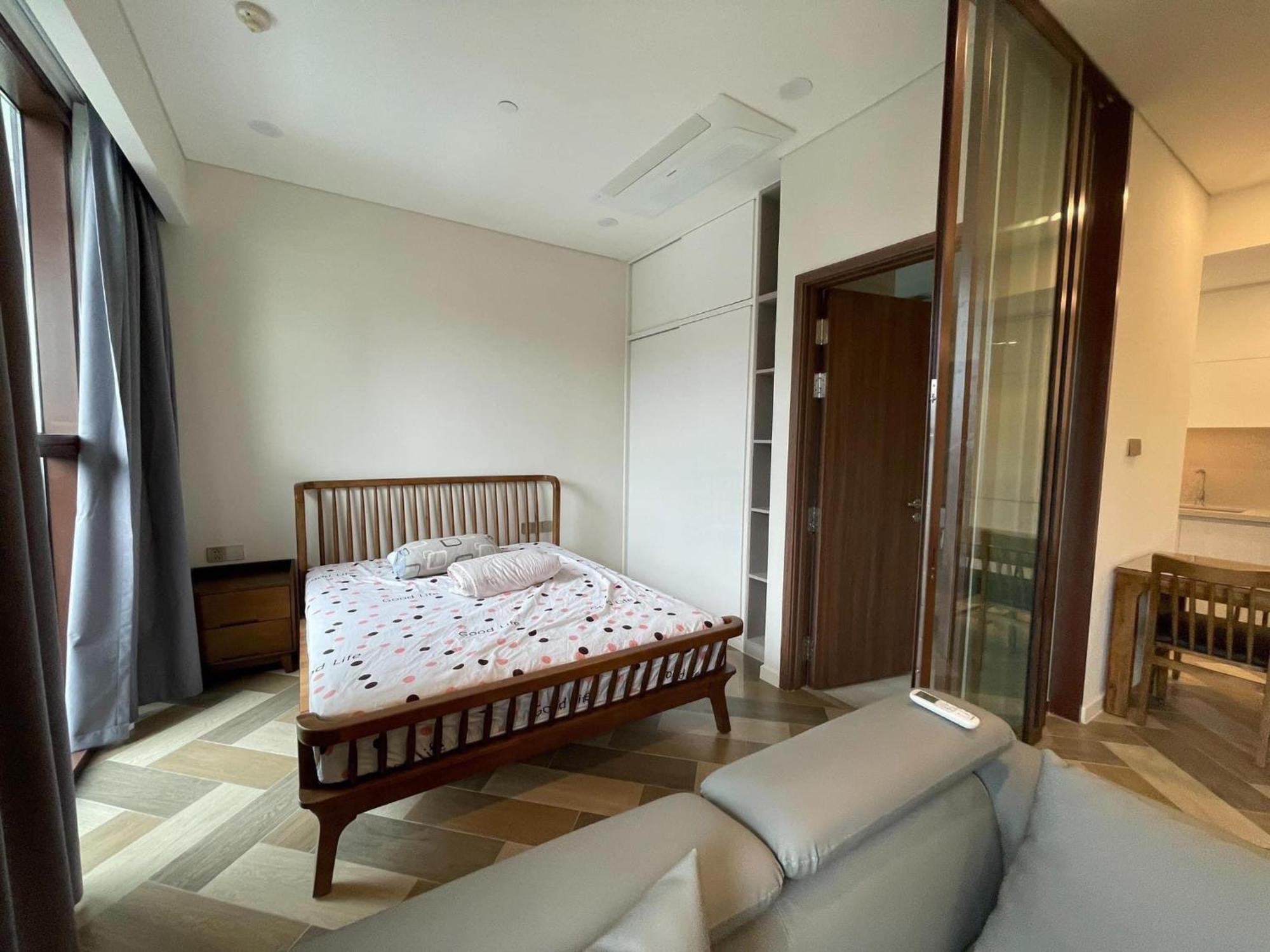 The Crest-central Saigon Riverside -free Pool-gym-sauna Room-yoga Appartement *
